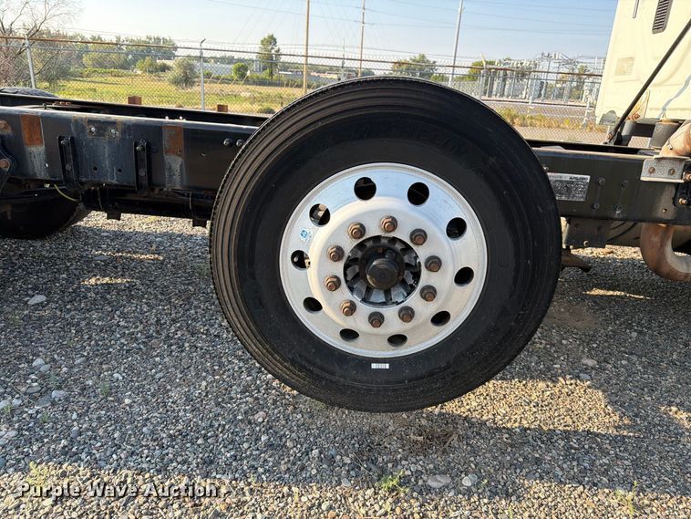 image for item FK4612 2013 Freightliner Cascadia 125 truck cab and chassis
