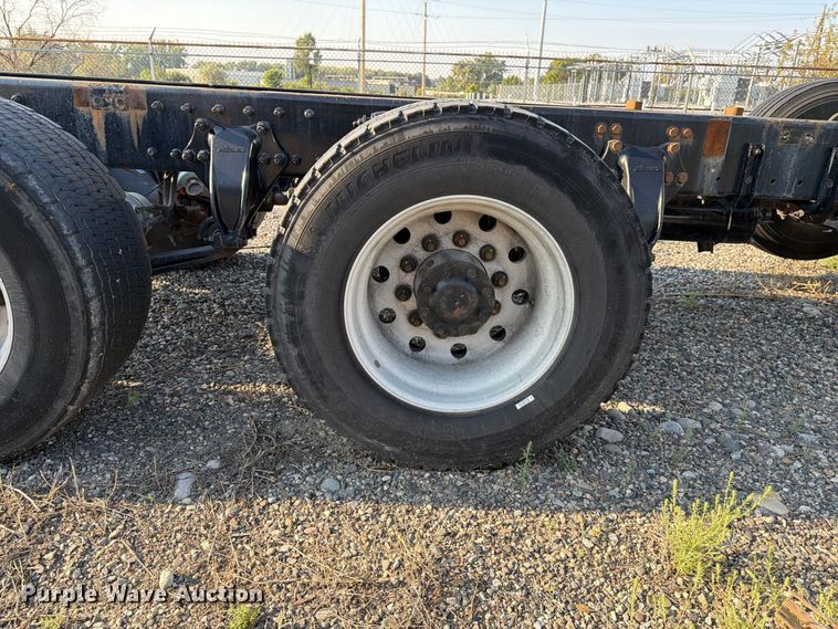 image for item FK4612 2013 Freightliner Cascadia 125 truck cab and chassis