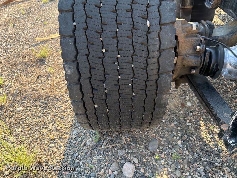 image for item FK4612 2013 Freightliner Cascadia 125 truck cab and chassis