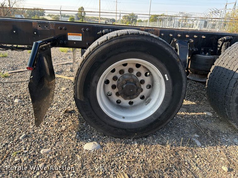 image for item FK4612 2013 Freightliner Cascadia 125 truck cab and chassis