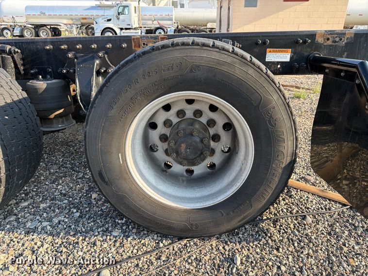 image for item FK4612 2013 Freightliner Cascadia 125 truck cab and chassis