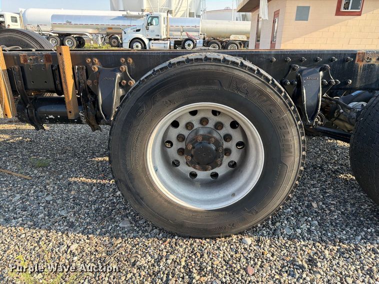 image for item FK4612 2013 Freightliner Cascadia 125 truck cab and chassis