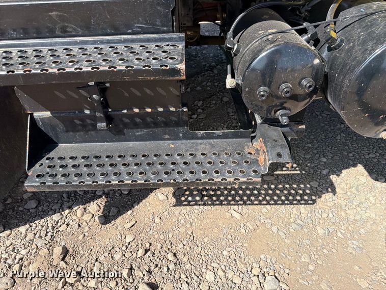 image for item FK4636 1999 International F4900 fuel truck