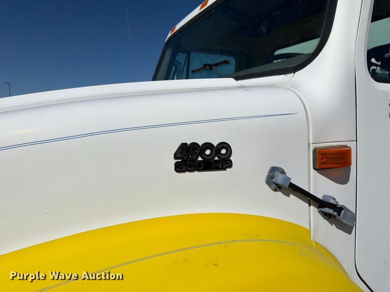image for item FK4636 1999 International F4900 fuel truck