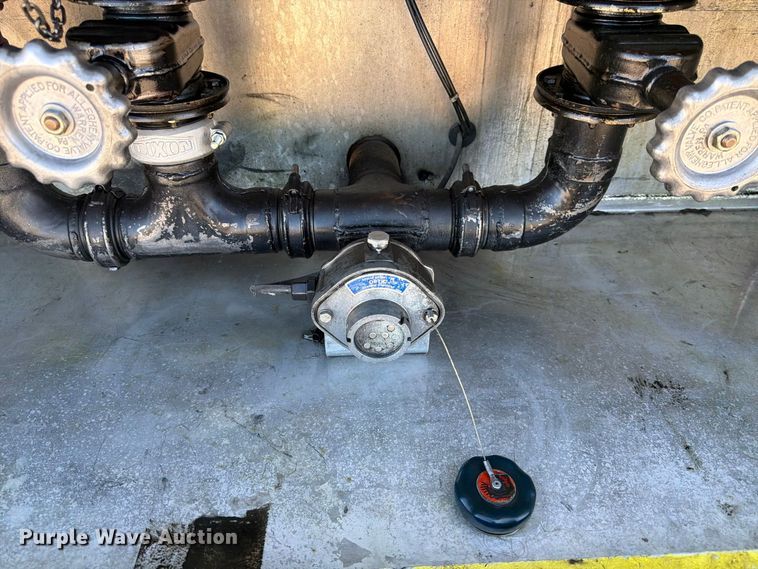image for item FK4636 1999 International F4900 fuel truck