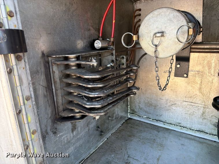 image for item FK4636 1999 International F4900 fuel truck