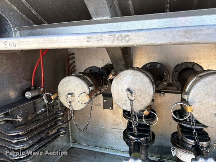 image for item FK4636 1999 International F4900 fuel truck