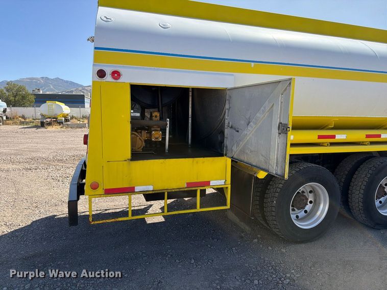 image for item FK4636 1999 International F4900 fuel truck