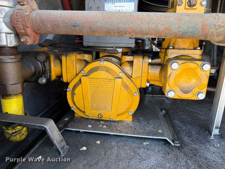 image for item FK4636 1999 International F4900 fuel truck