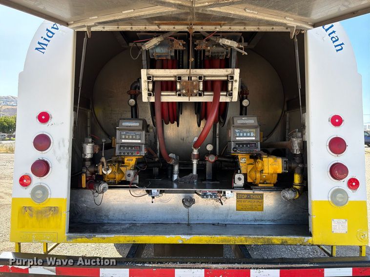 image for item FK4636 1999 International F4900 fuel truck