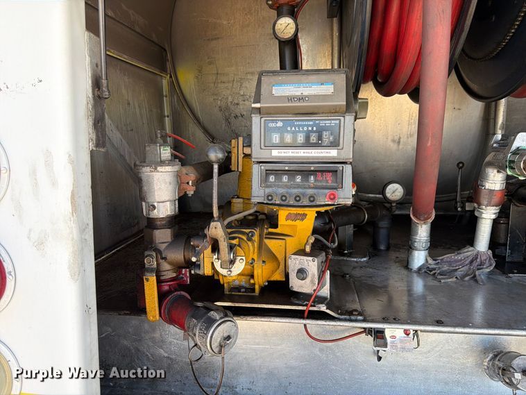 image for item FK4636 1999 International F4900 fuel truck