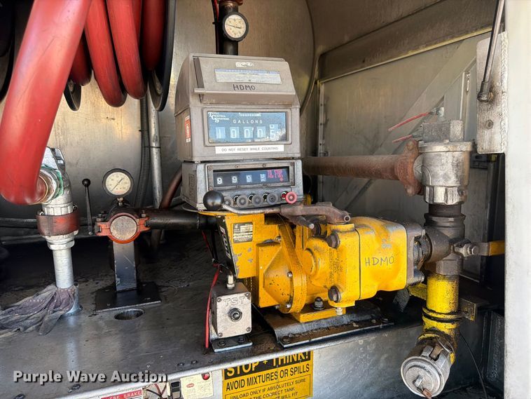 image for item FK4636 1999 International F4900 fuel truck