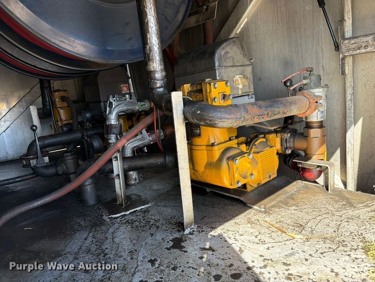 image for item FK4636 1999 International F4900 fuel truck