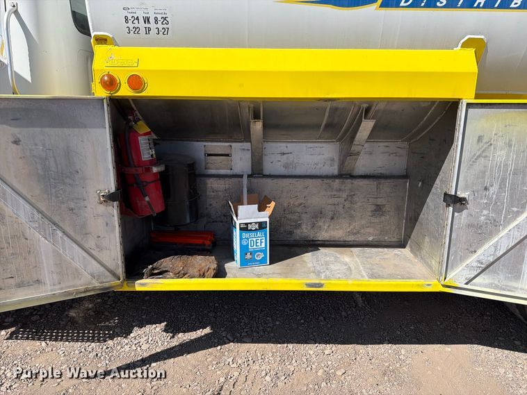 image for item FK4636 1999 International F4900 fuel truck