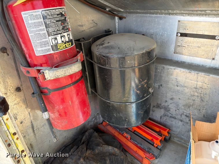 image for item FK4636 1999 International F4900 fuel truck