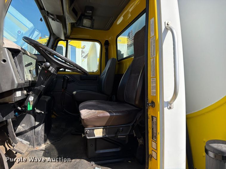 image for item FK4636 1999 International F4900 fuel truck