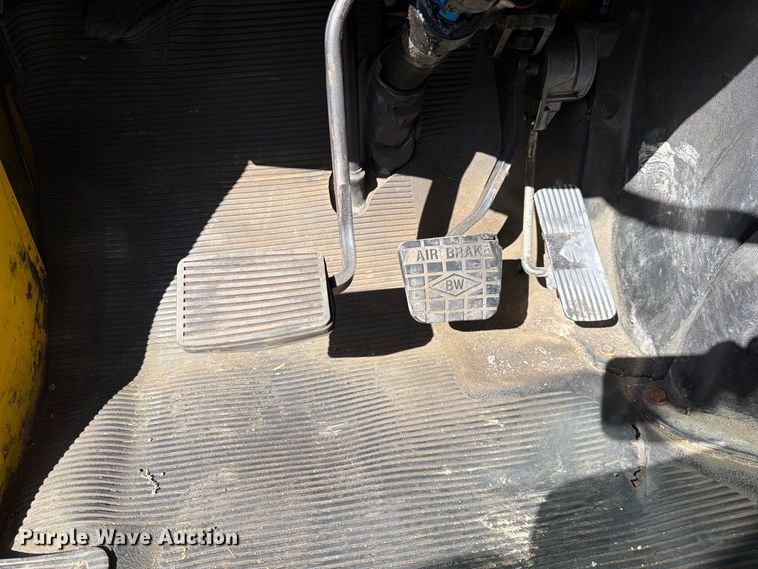 image for item FK4636 1999 International F4900 fuel truck