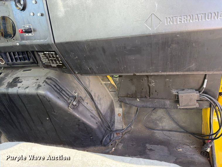 image for item FK4636 1999 International F4900 fuel truck