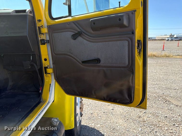 image for item FK4636 1999 International F4900 fuel truck