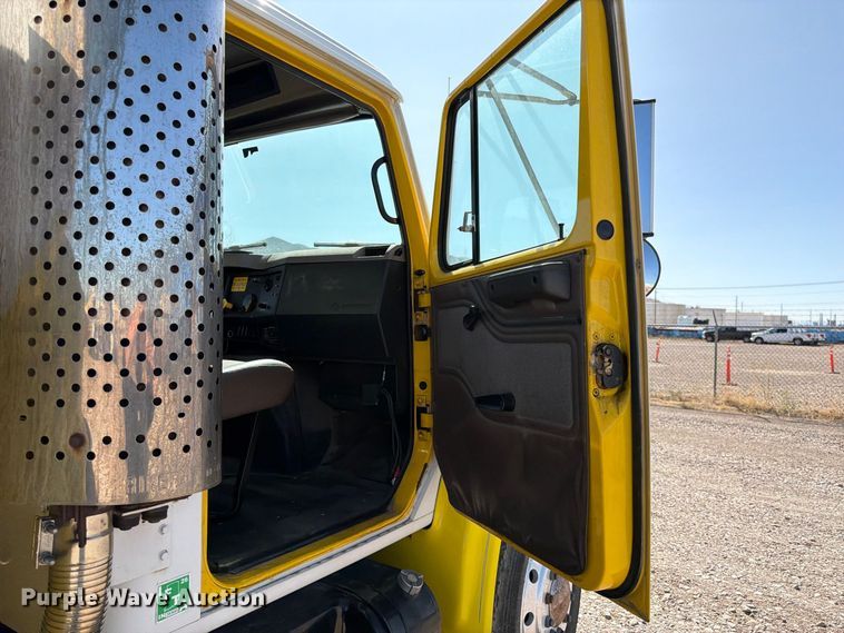 image for item FK4636 1999 International F4900 fuel truck