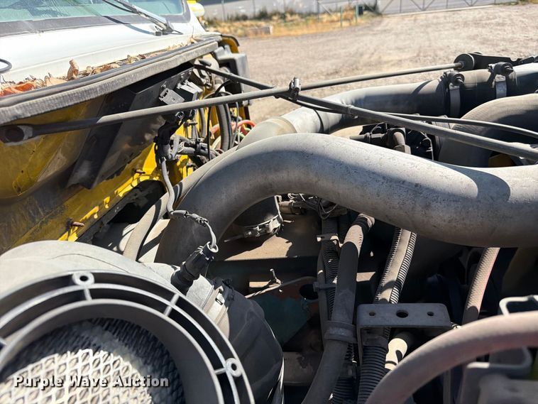 image for item FK4636 1999 International F4900 fuel truck