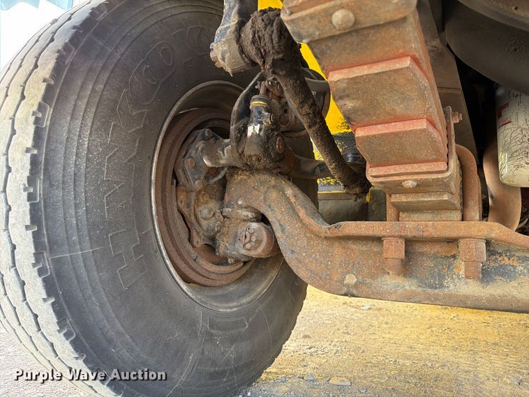 image for item FK4636 1999 International F4900 fuel truck