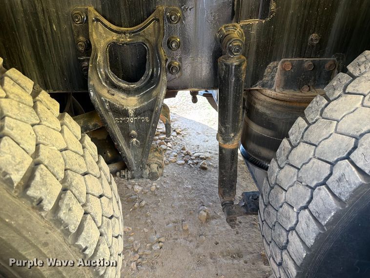 image for item FK4636 1999 International F4900 fuel truck