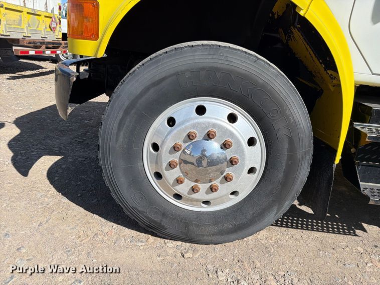 image for item FK4636 1999 International F4900 fuel truck