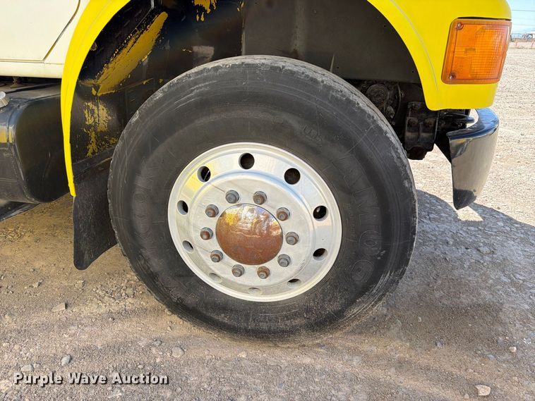 image for item FK4636 1999 International F4900 fuel truck
