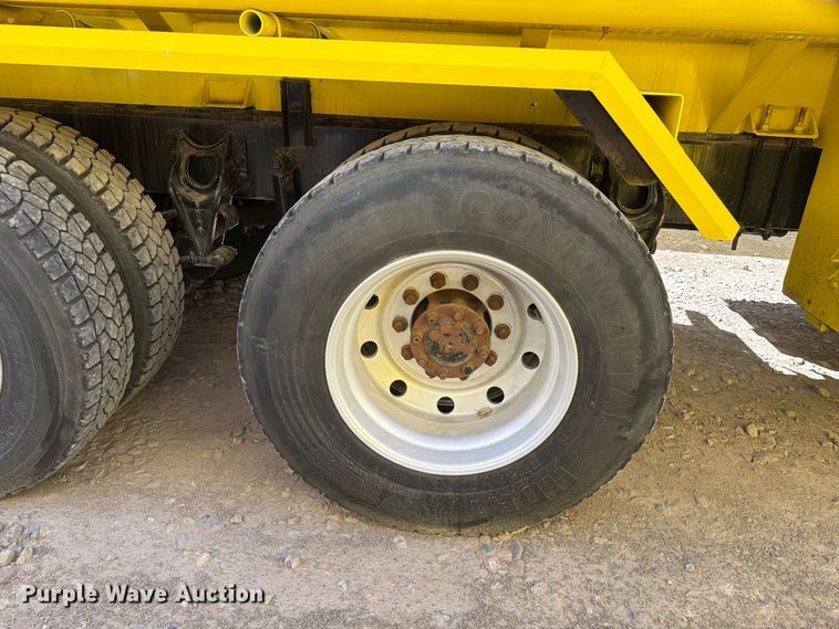 image for item FK4636 1999 International F4900 fuel truck