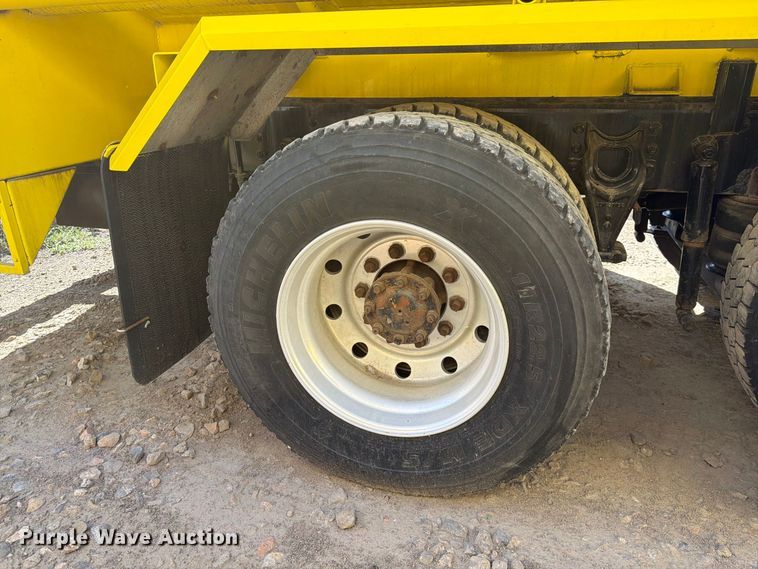 image for item FK4636 1999 International F4900 fuel truck