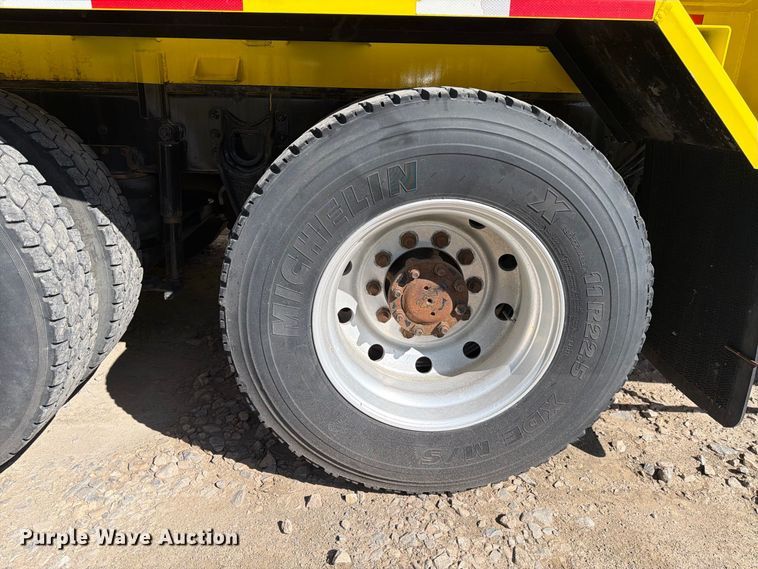 image for item FK4636 1999 International F4900 fuel truck