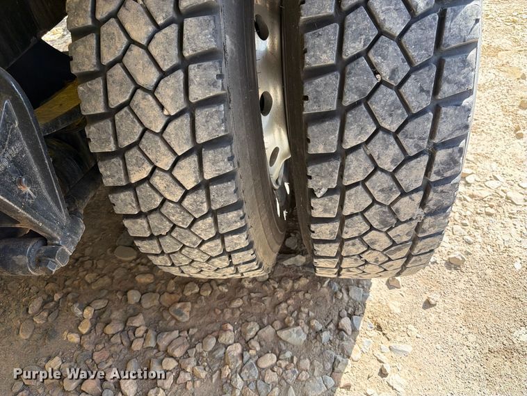 image for item FK4636 1999 International F4900 fuel truck