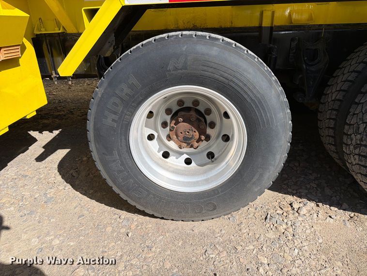 image for item FK4636 1999 International F4900 fuel truck