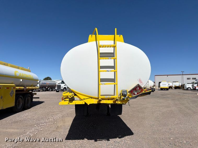 image for item FK4638 2002 Beall fuel trailer