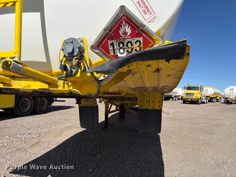 image for item FK4638 2002 Beall fuel trailer