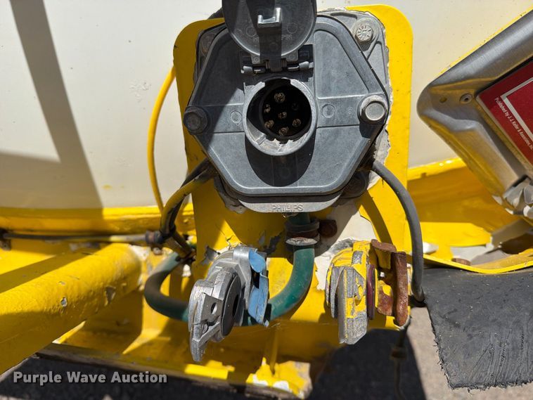 image for item FK4638 2002 Beall fuel trailer