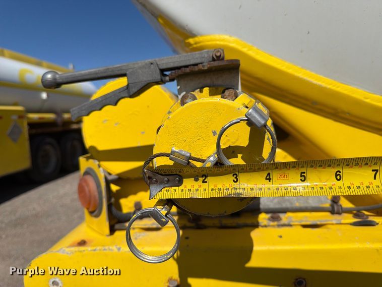 image for item FK4638 2002 Beall fuel trailer