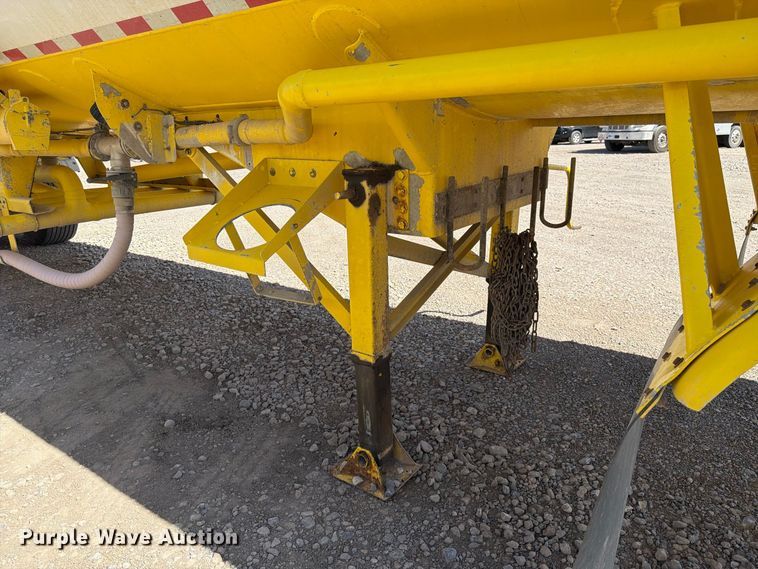 image for item FK4638 2002 Beall fuel trailer