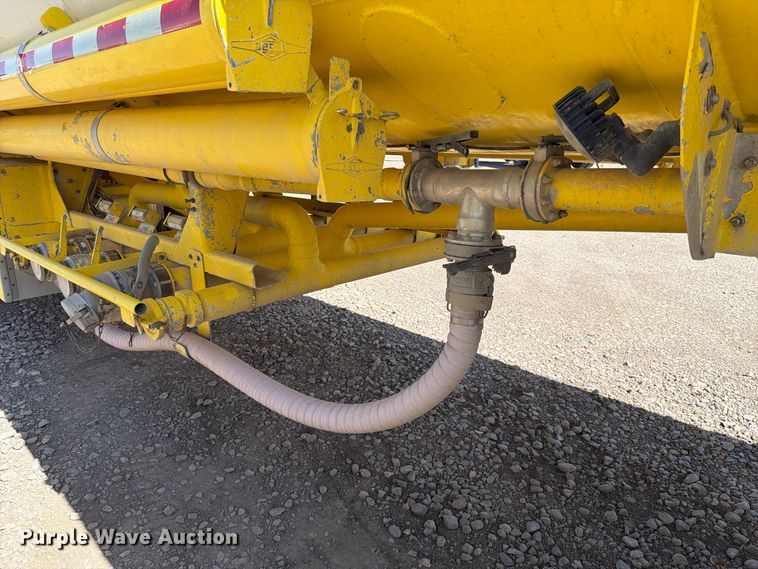image for item FK4638 2002 Beall fuel trailer