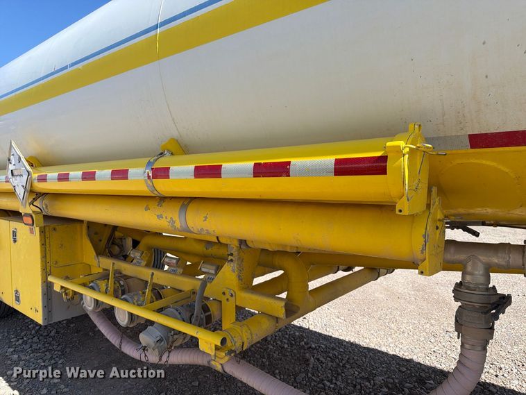 image for item FK4638 2002 Beall fuel trailer