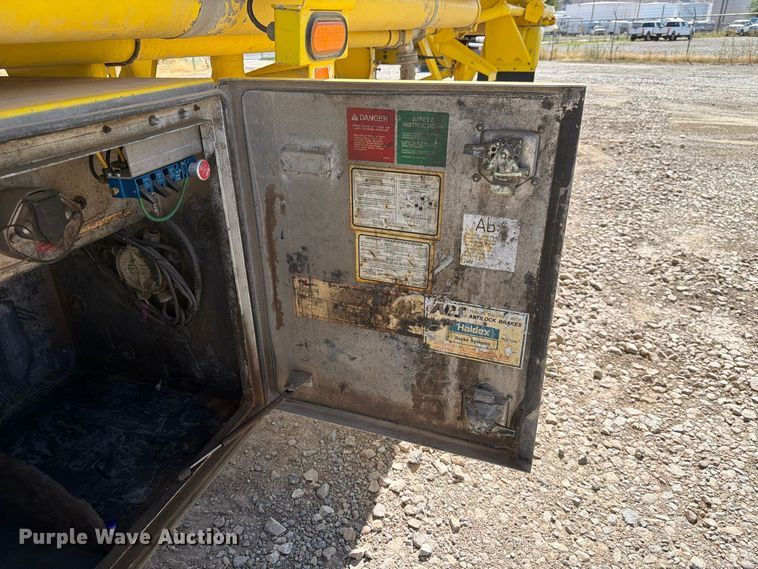 image for item FK4638 2002 Beall fuel trailer