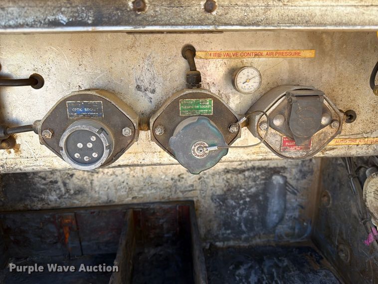 image for item FK4638 2002 Beall fuel trailer