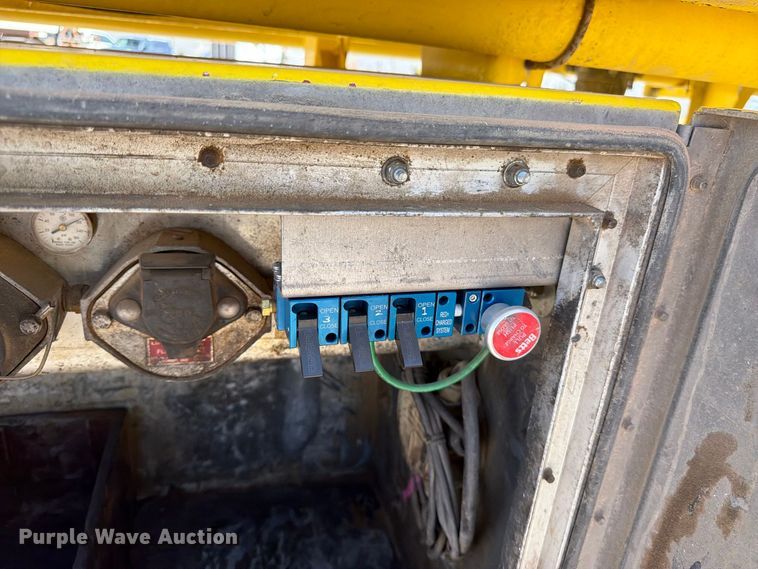 image for item FK4638 2002 Beall fuel trailer
