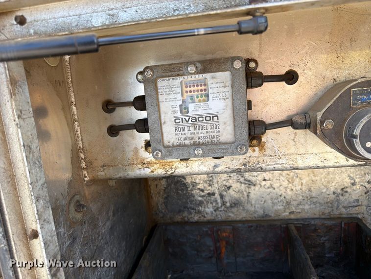 image for item FK4638 2002 Beall fuel trailer