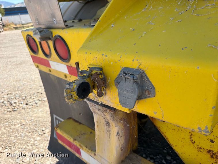 image for item FK4638 2002 Beall fuel trailer