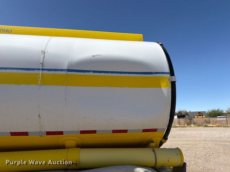 image for item FK4638 2002 Beall fuel trailer