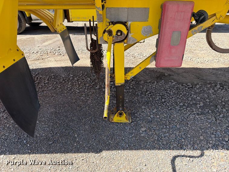 image for item FK4638 2002 Beall fuel trailer