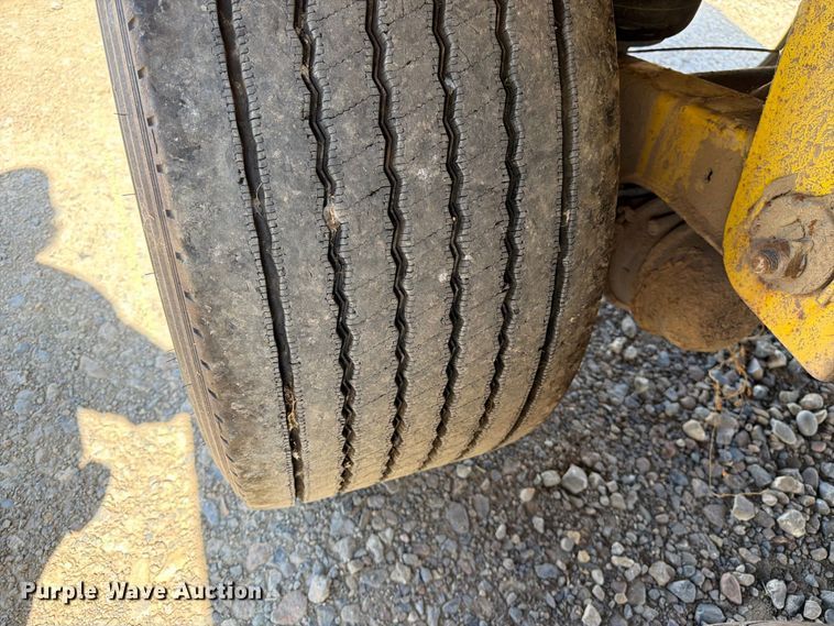 image for item FK4638 2002 Beall fuel trailer