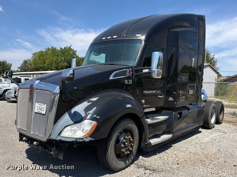 2020 Kenworth T680 semi truck